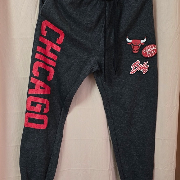NBA Mens Sweatpants - Gray with Red Accents - Picture 1 of 5